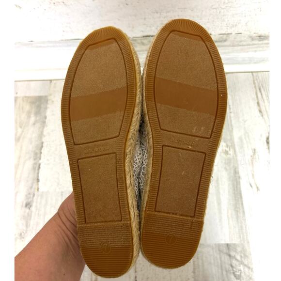 Makalu Women’s 7 White Floral Lace Embroidered crochet Slip-On Flats NEW - Picture 6 of 8